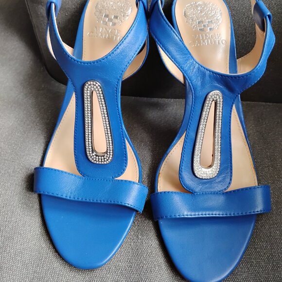 Vince Camuto nwt with clear crystals with 3 inch heel size 9 - Picture 1 of 2